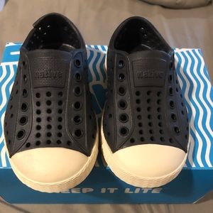 Native toddler shoes 5m, new in box